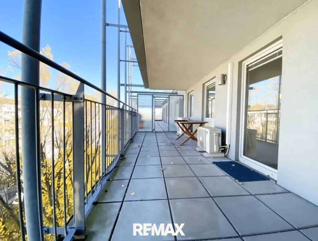 DG-Wohnung mit 2 Terrassen auf Wohnebene und phänomenalem Fernblick über Wien