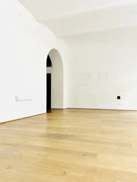 Ein Juwel mitten in der Fußgängerzone freut sich auf eine(n) attraktive(n) Mieter(in)!