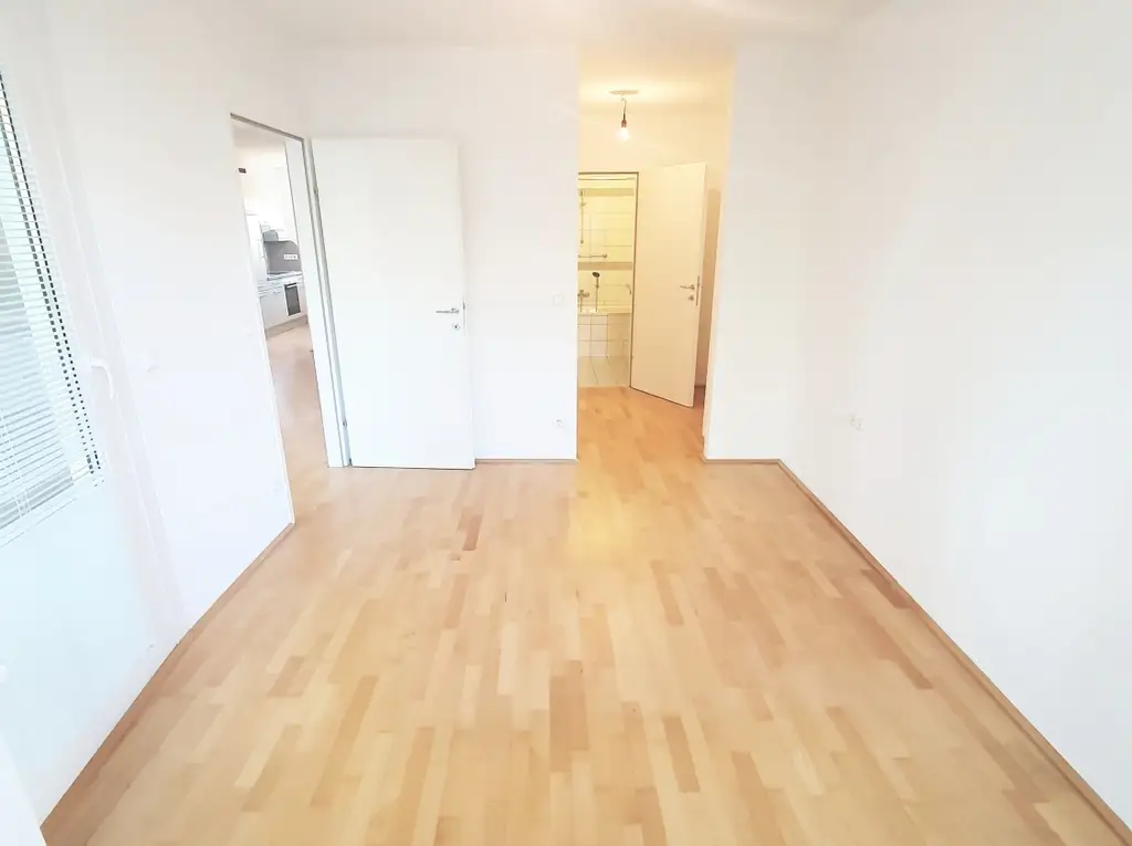 2-Zimmer-Wohnung mit Balkon und herrlichem Blick ins Grüne - Hietzinger Hauptstraße ums Eck
