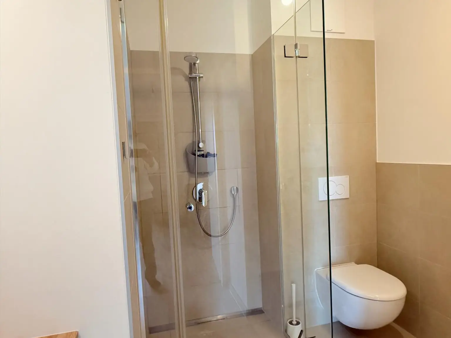 Luxriöse 2- Zimmer Wohnung, Top Lage, große Dachterrasse