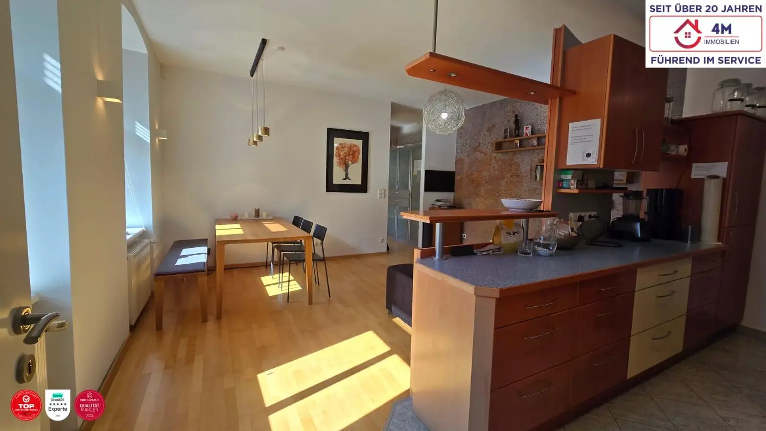 Drei Zimmer Stilaltbau-Rarität in begehrter Lage – sonnig, ruhig und elegant