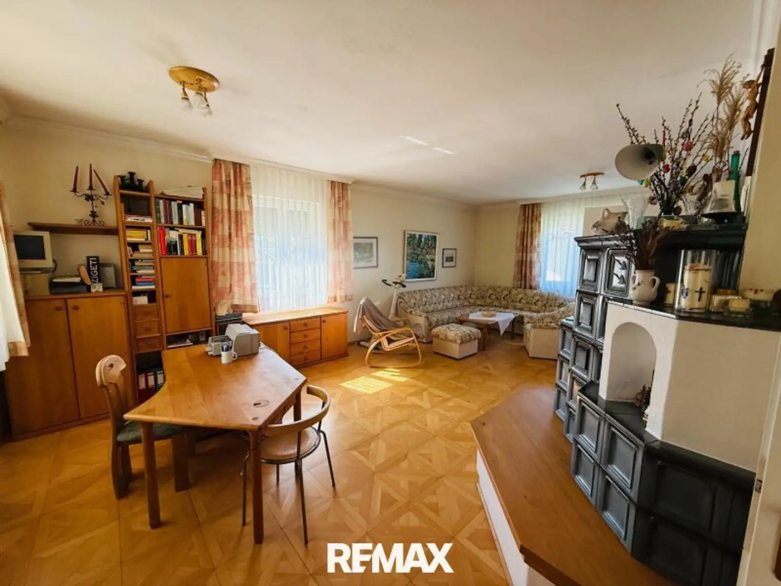 EG 2 Wohneinheit Blick durch das Wohnzimmer
