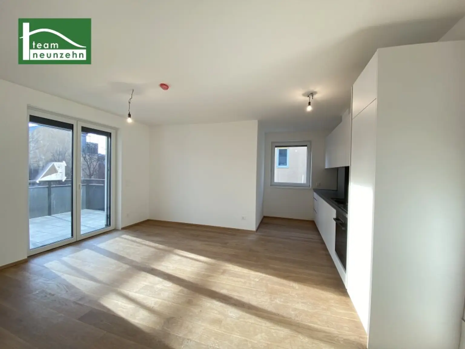 Modernes Wohnen in Eßlinger Grünruhelage-Idyll - Große Zimmer, hochwertige Ausstattung und Luftwärmepumpe!