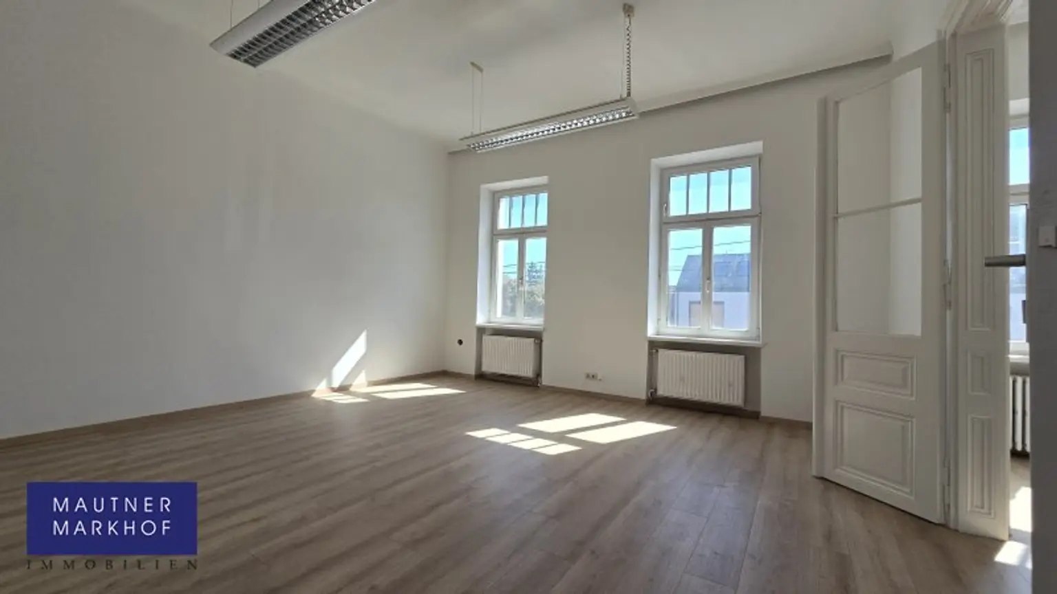 Aspern - Siegesplatz - Sanierte helle Bürofläche mit 800m² Lageroption im Hof - U2