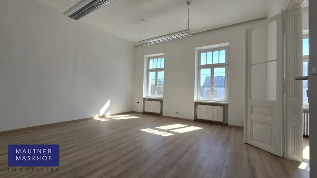 Aspern - Siegesplatz - Sanierte helle Bürofläche mit 800m² Lageroption im Hof - U2