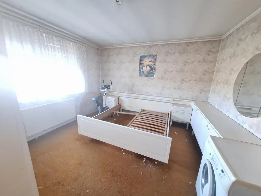 Mehrfamilienhaus in Kleinhain - zwei separate Eingänge vorhanden