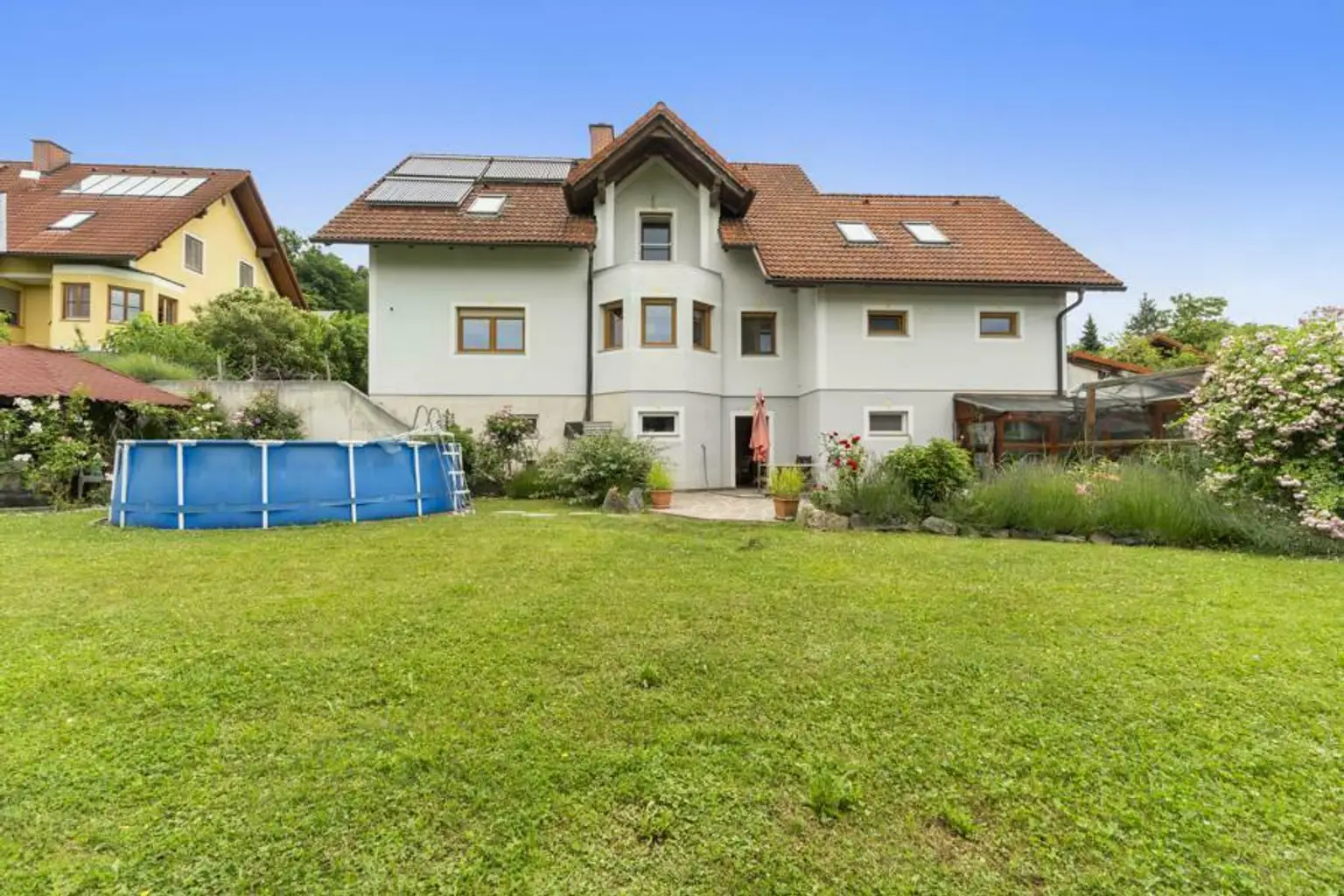 ** Traumhaftes Wohlfühlhaus in ländlicher Idylle trifft Stadtnähe  - nur 15km nach Graz **  Familienparadies mit erstklassiger Infrastruktur **