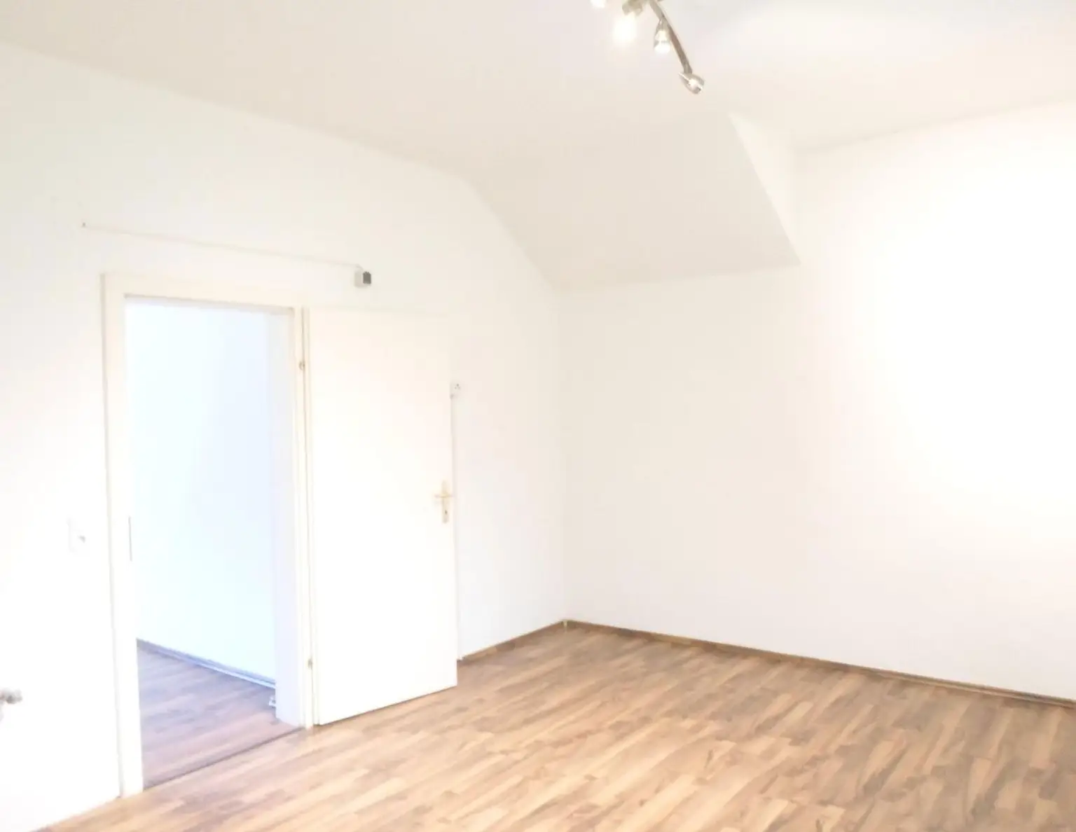 Wohnen wo andere Urlaub machen - 3-Zimmer-Wohnung nahe Schloss Burgau