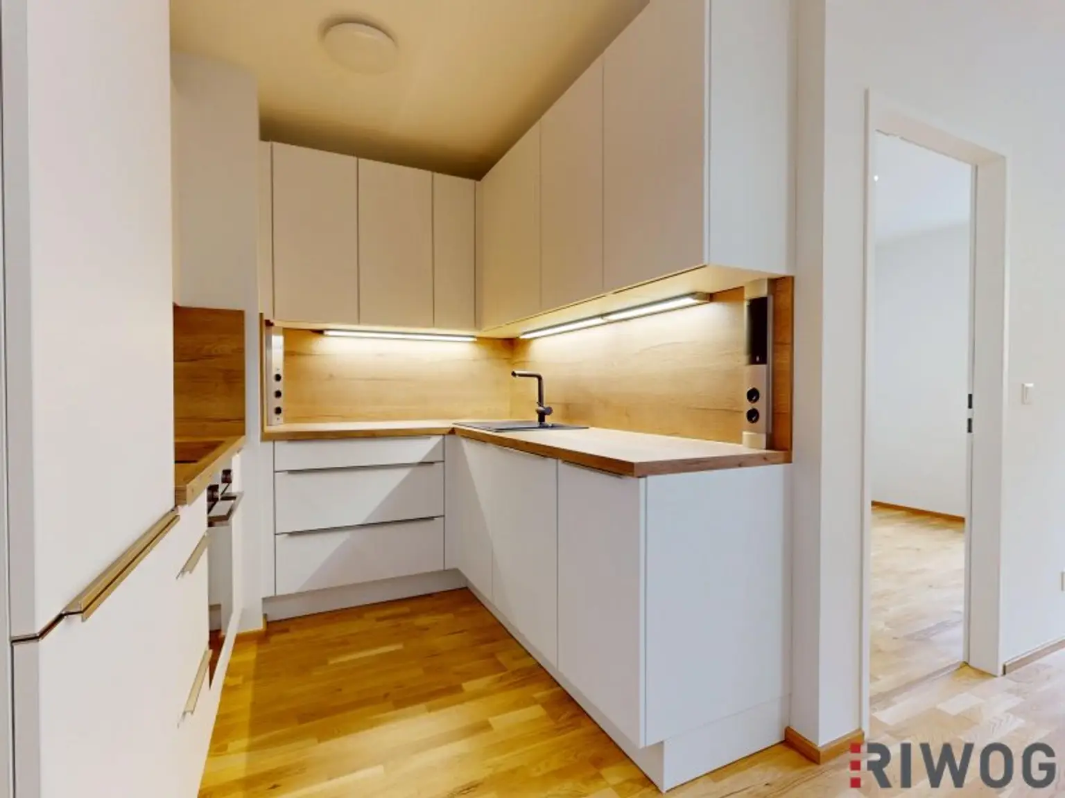 ERSTBEZUG nach Sanierung I 66m² in zentraler Innenstadtlage I Tischler Einbauküche inkl. Siemensgeräte im Preis inbegriffen