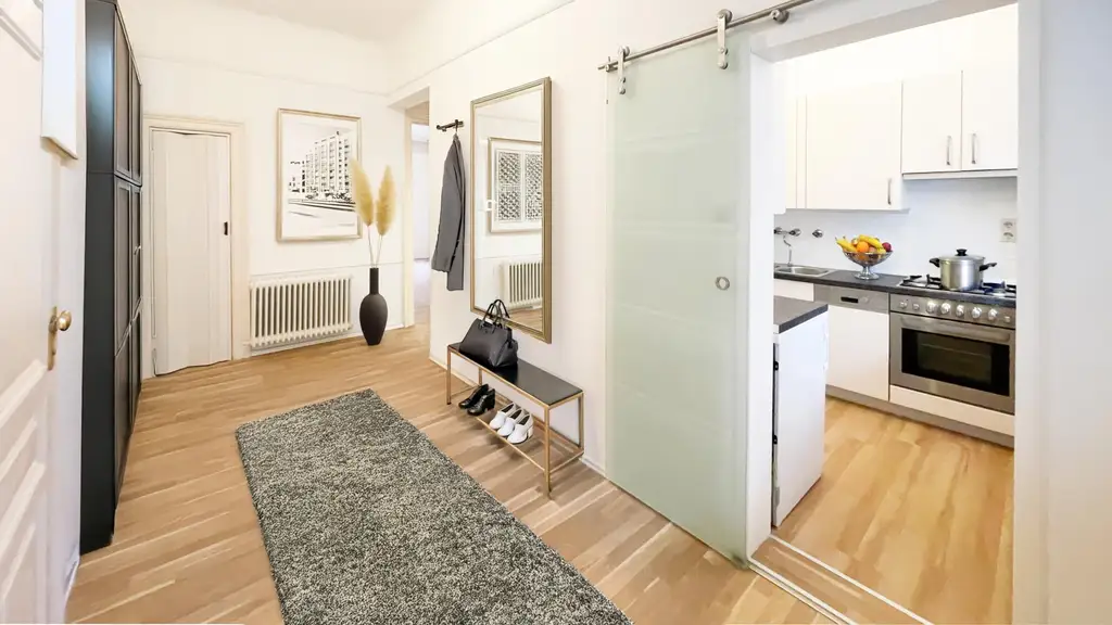 3 Zimmer mit Balkon, komplett neues Bad und WC