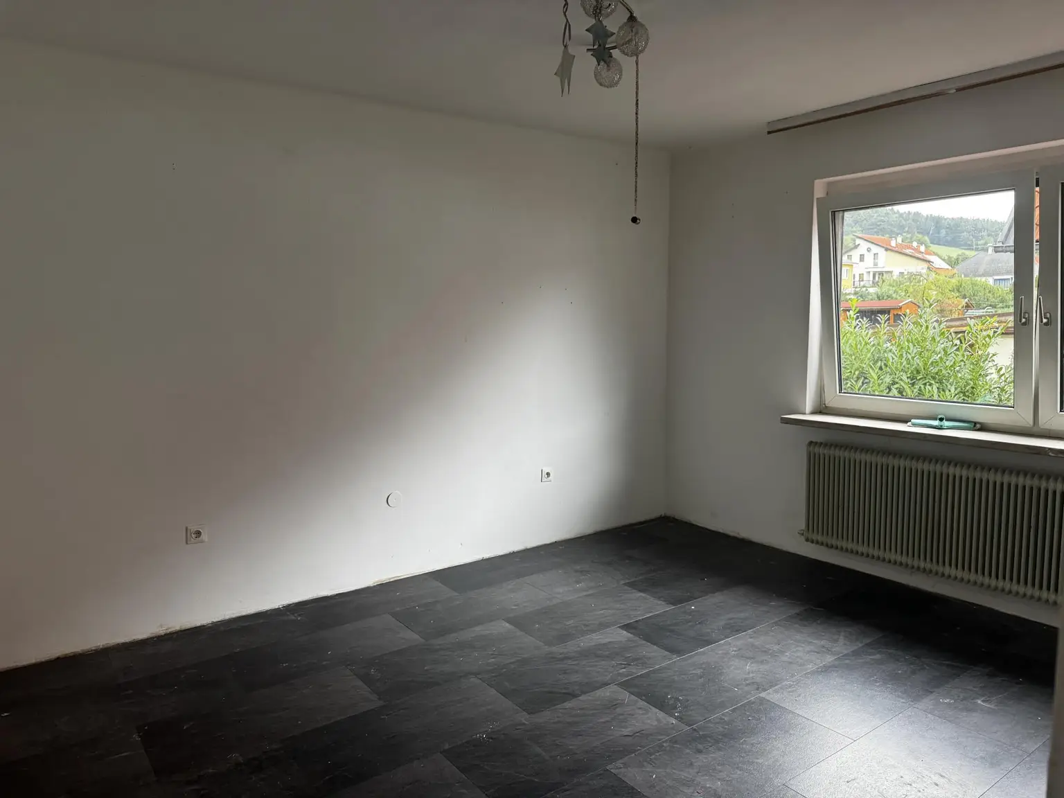 Charmanter Bungalow mit Keller, Garten und Nebenobjekten