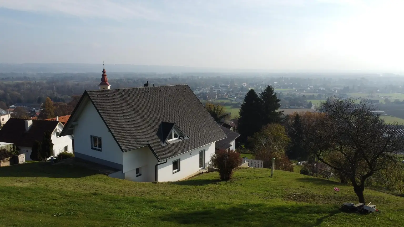 Herrliche Aussichtslage - viel Grund!