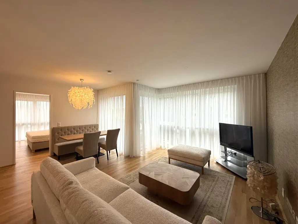 Exklusiv und komplett möblierte 3-Zimmer-Terrassenwohnung für gehob. Ansprüche // Excl. and fully furnished 3-room terr. apt for discerning tastes //