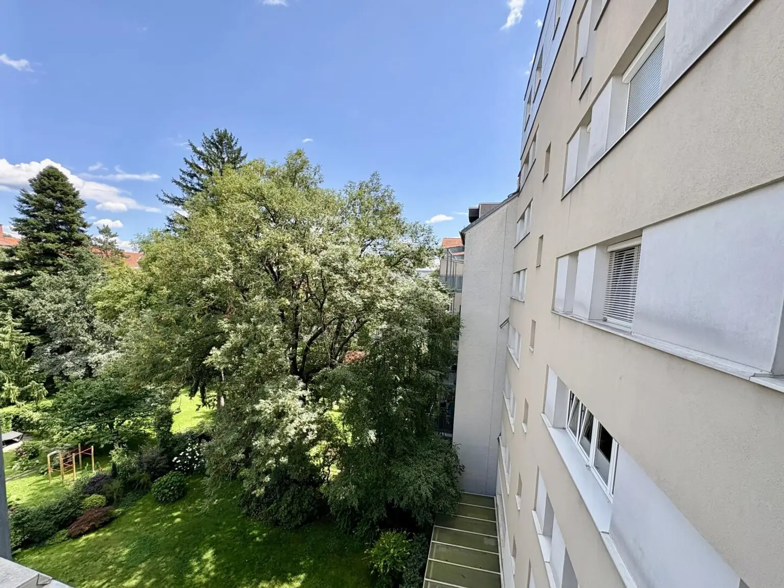 WG geeignet- großzügige 4 Zimmer-Mietwohnung mit verglaste Loggia in Geidorf.