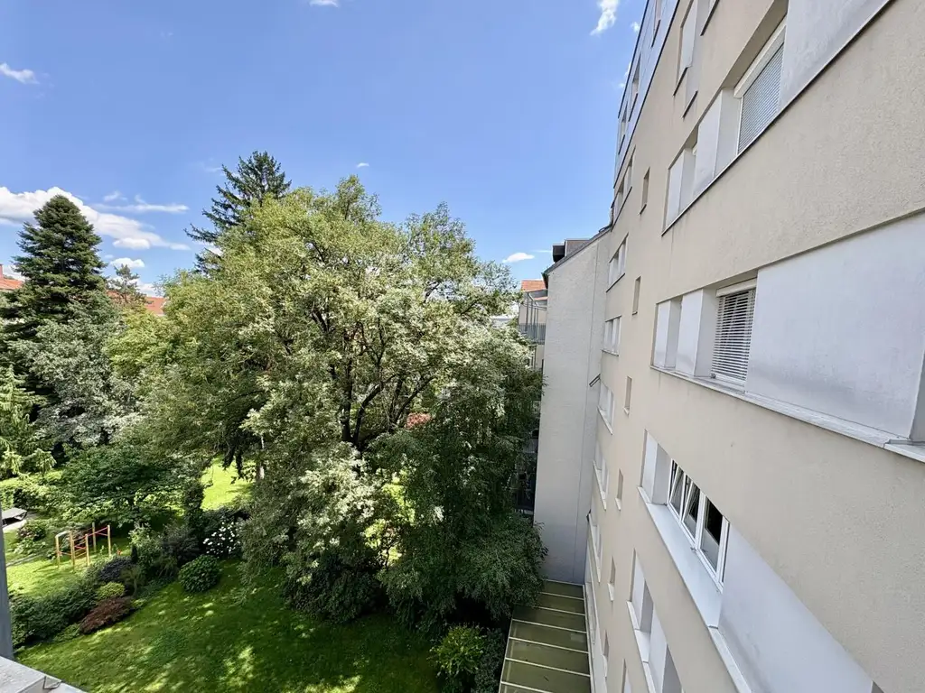 WG geeignet- großzügige 4 Zimmer-Mietwohnung mit verglaste Loggia in Geidorf.
