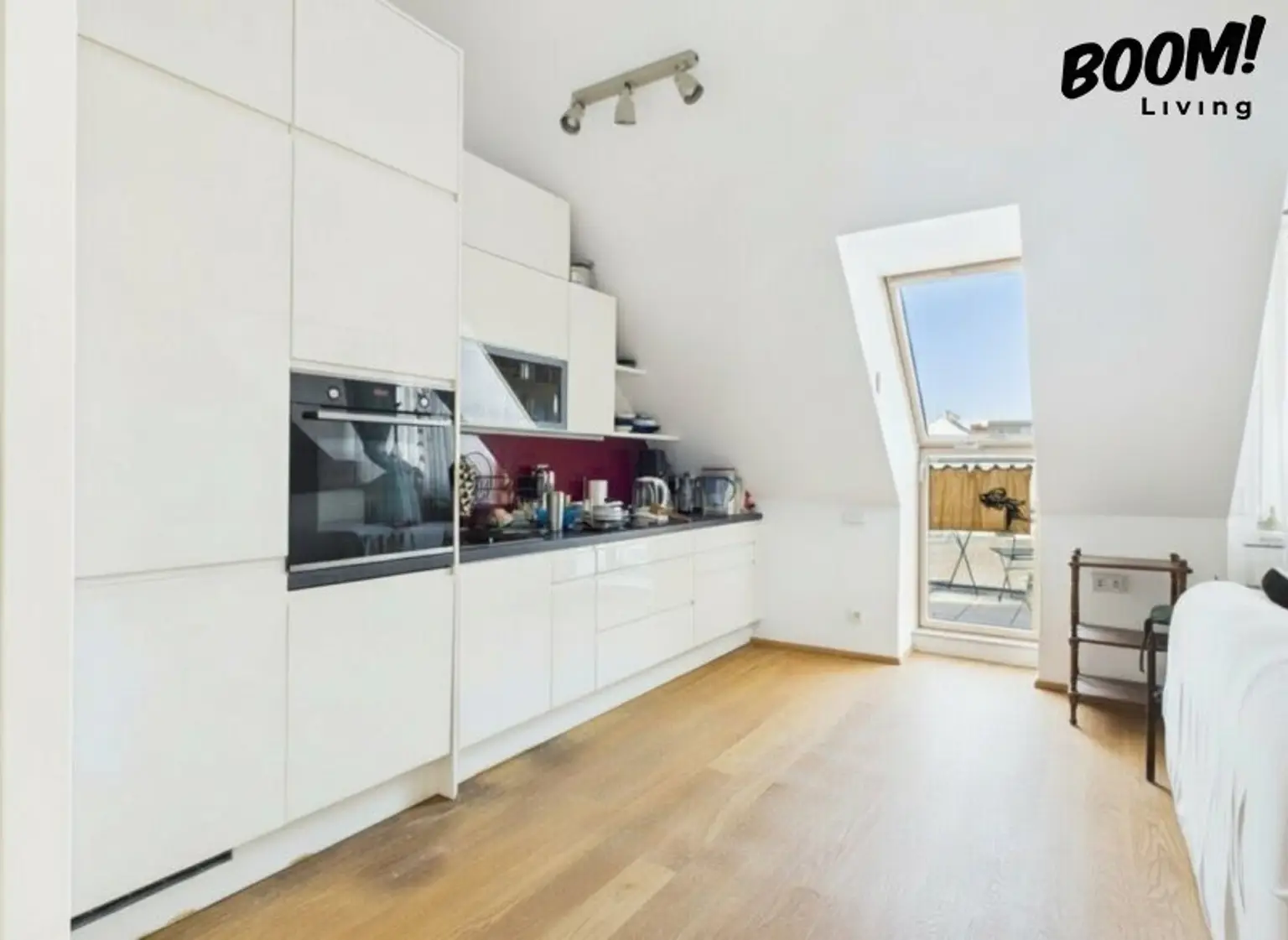 Helle 3-Zimmer-Dachgeschosswohnung mit großer Terrasse in 1200 Wien