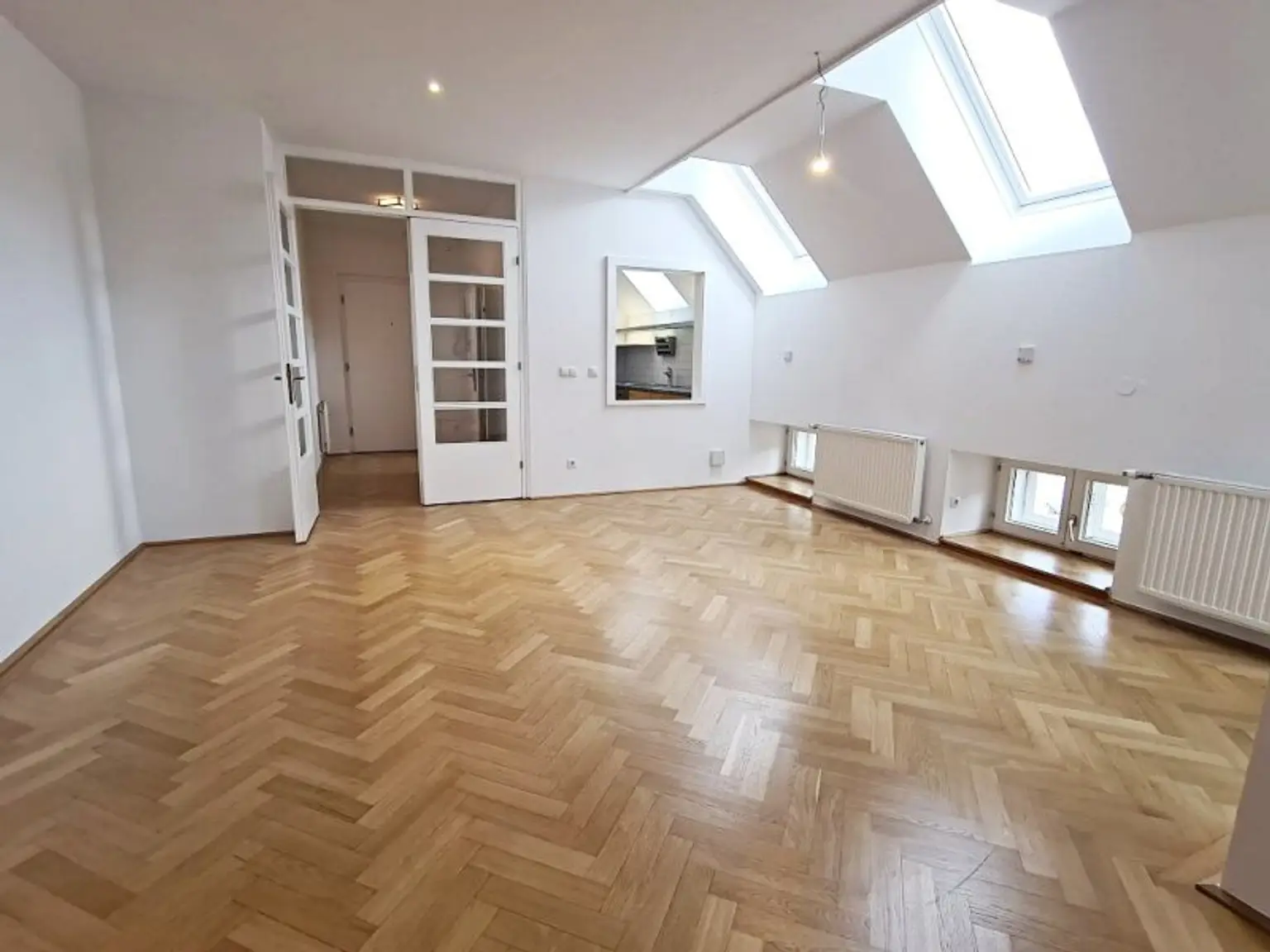 ZELINKAGASSE, DACHGESCHOSS, klimatisierte 157 m2 Maisonette mit 18 m2 Terrasse, 4 Zimmer, Küche, Wintergarten, 2 Bäder, Börse-Nähe