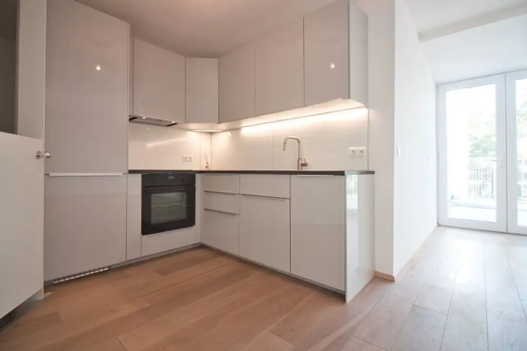 Helle, großzügige Maisonette-Wohnung mit 2 Bädern | ~ 20 m² große, private Terrasse direkt auf Wohnebene | Nahe Elterleinplatz