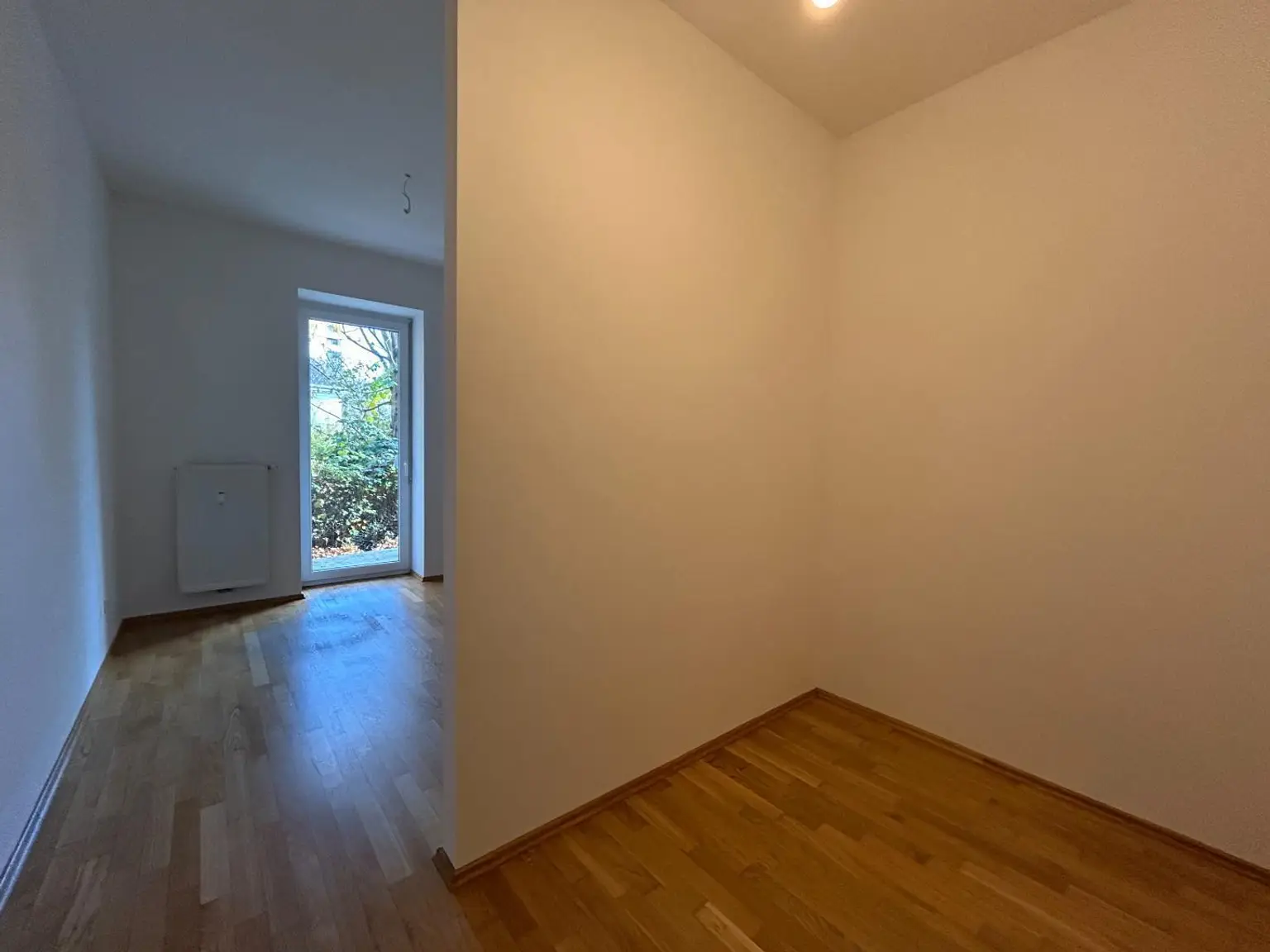 Zimmer mit Schrankraum