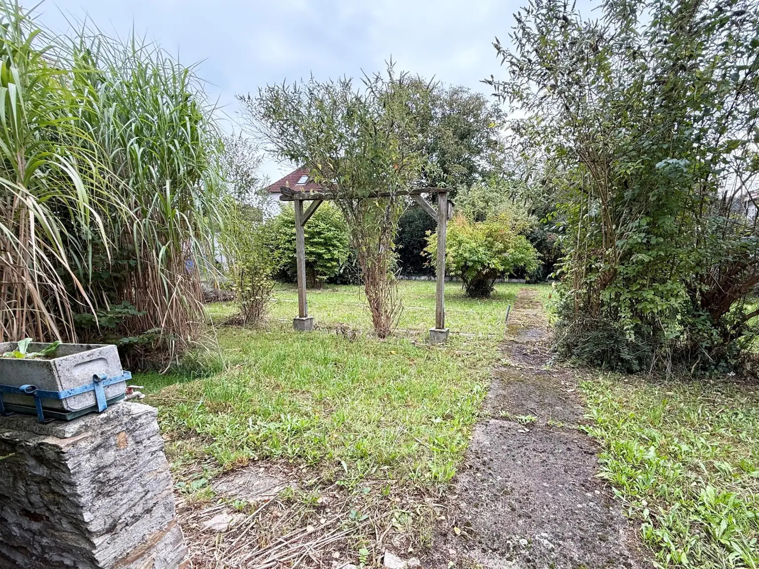 Bürgerliches Einfamilienhaus mit viel Platz, liebenswerten Garten und tollem Ausblick!