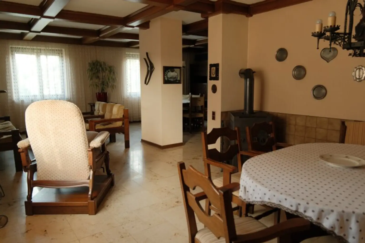 Zistersdorf: A5 - Nähe: großzügiges Wohnhaus ( 2 Wohneinheiten ) mit traumhaften Garten, Garage und Werkstatt