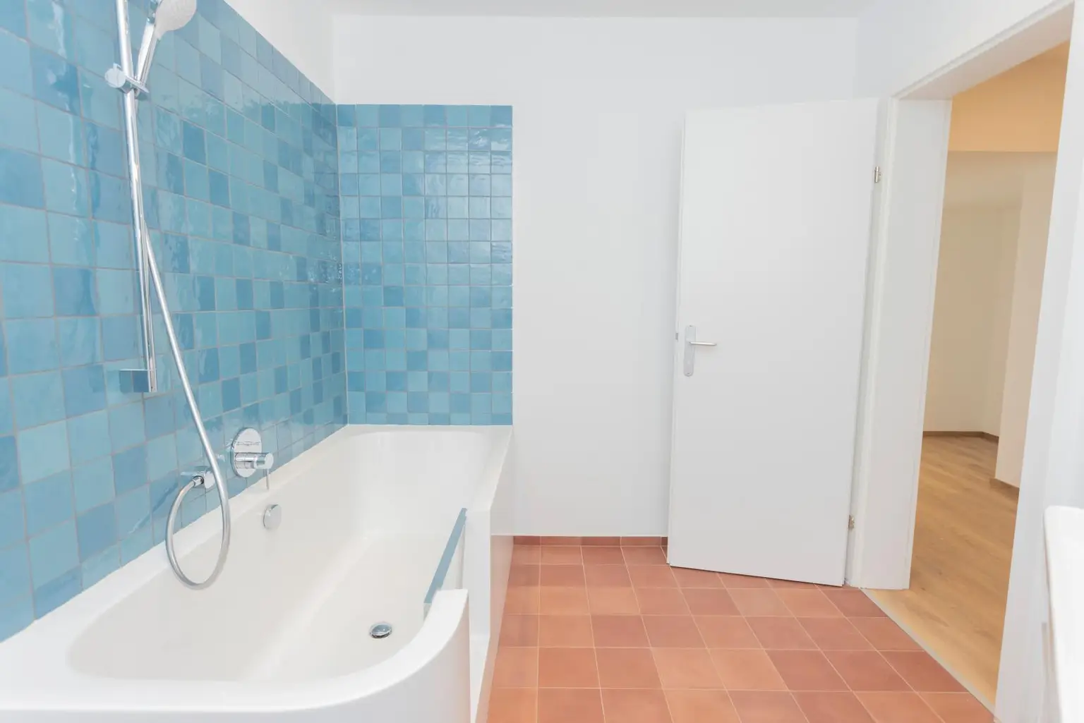 Exklusive Dachgeschoss-Maisonette mit 360° Wienblick und drei Terrassen - 1100 Wien
