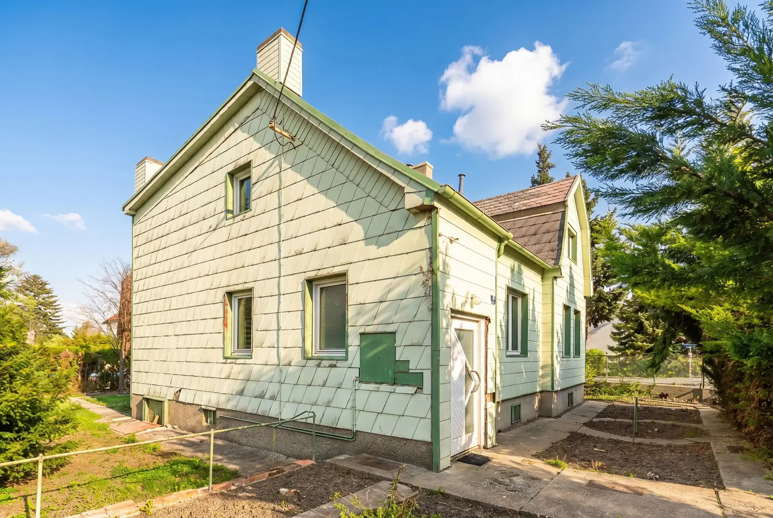 Make it yours: Eckgrundstück in ruhiger Lage – Sanierung oder Abriss für Ihr perfektes neues Zuhause