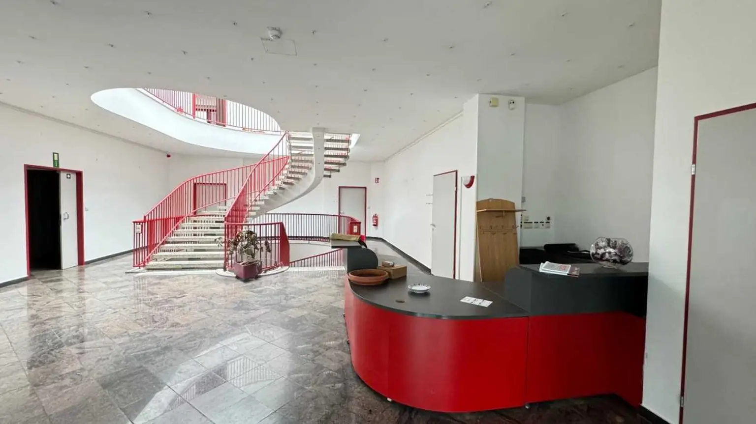 Bestandsfreie Gewerbeliegenschaft mit Lagerhalle & Bürotrakt