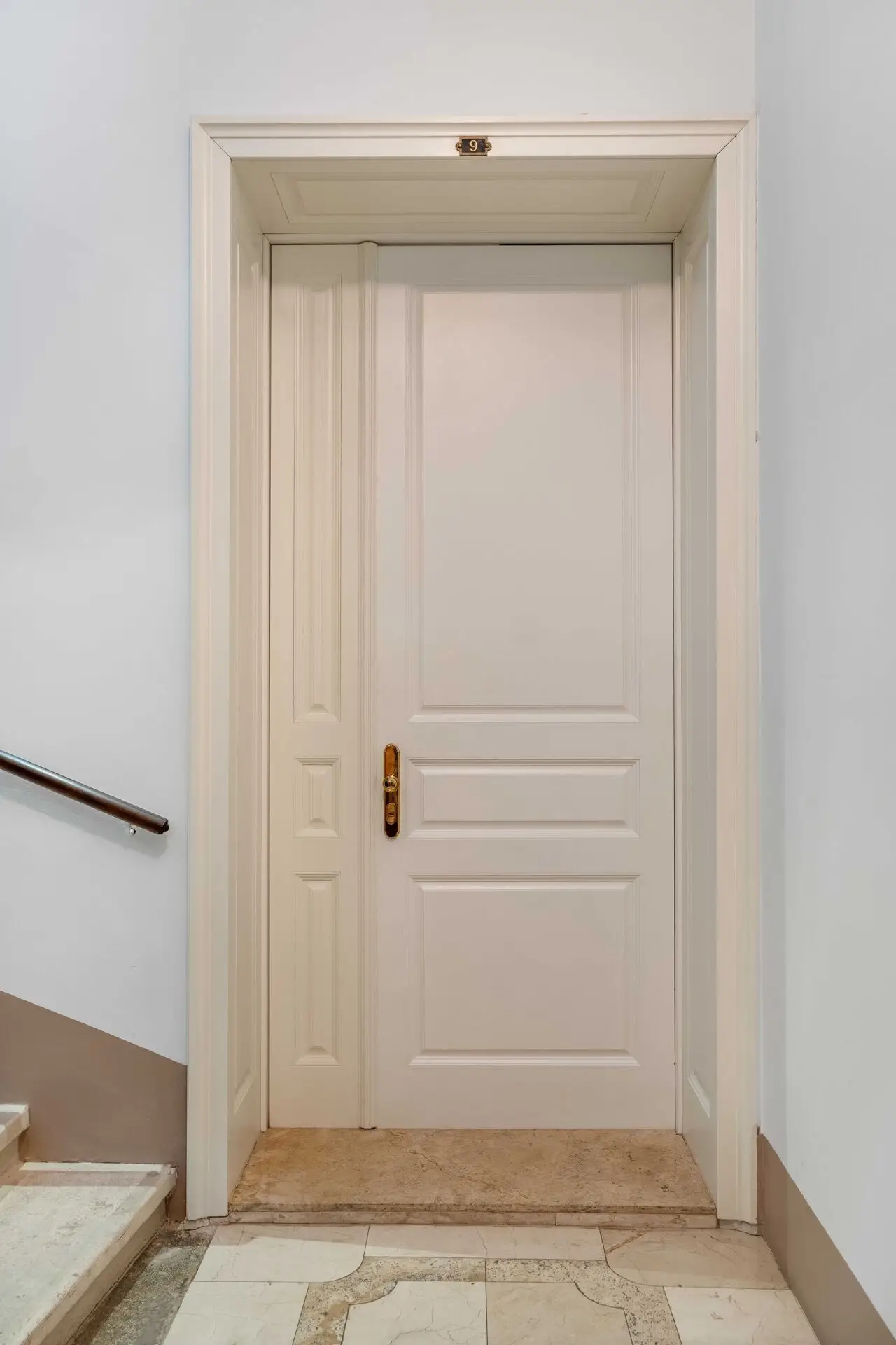 1010_Wien_Imperiales Palais-Apartment_ Eingangstür