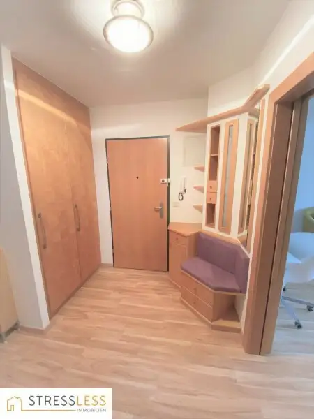 Top gepflegte 3 Zimmer-Wohnung mit Loggia in absoluter Grünruhelage