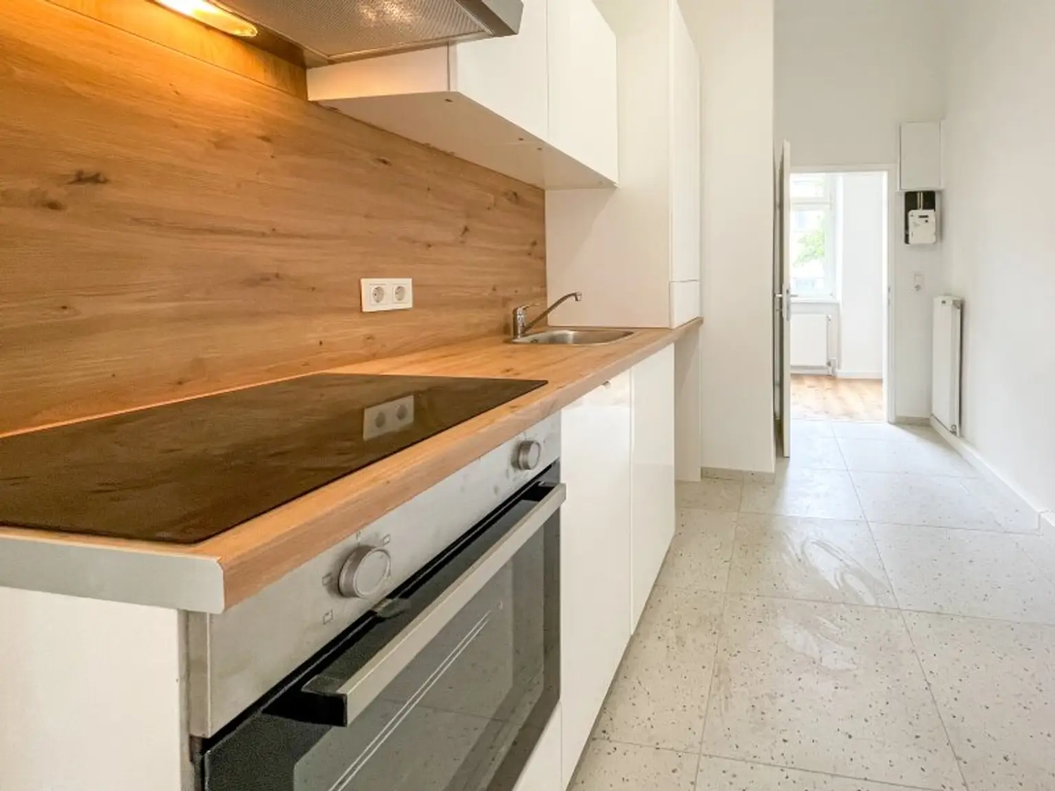 NÄHE AUGARTEN: helle sanierte 3-Zimmerwohnung inkl. neuer Küche und neuem Bad