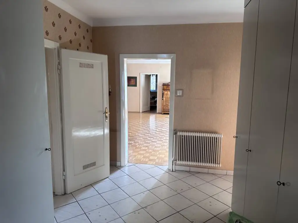 Traumhafte Familienwohnung mit Sanierungspotenzial in TOPLAGE