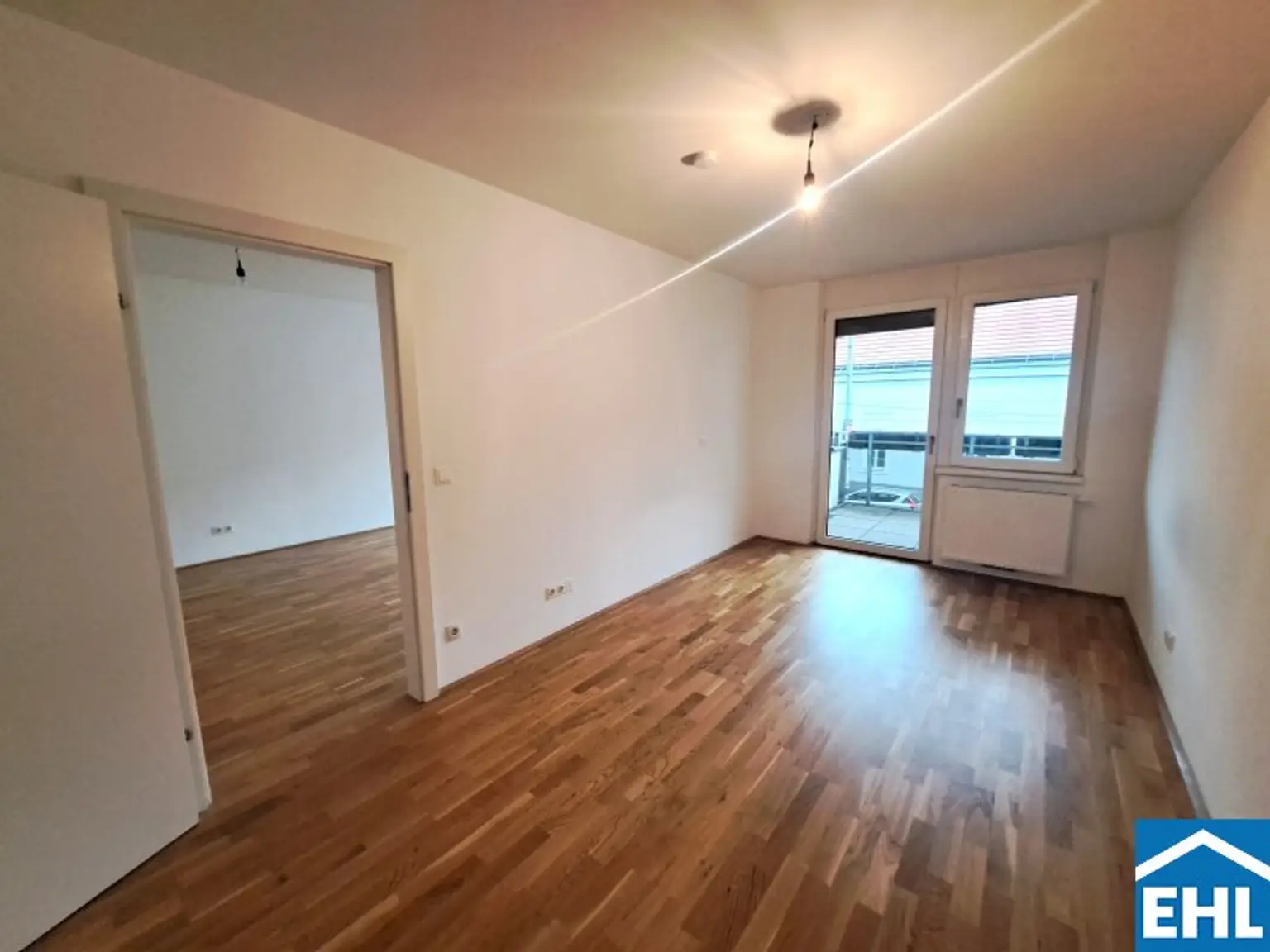 Schöne 2 Zimmer Wohnung mit Balkon in zentraler Lage
