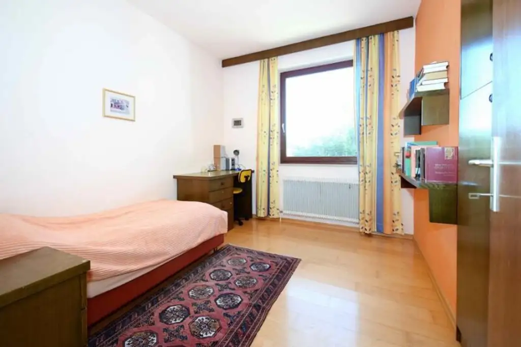 Exklusives Traum-Anwesen mit Naturteich und Gästehaus