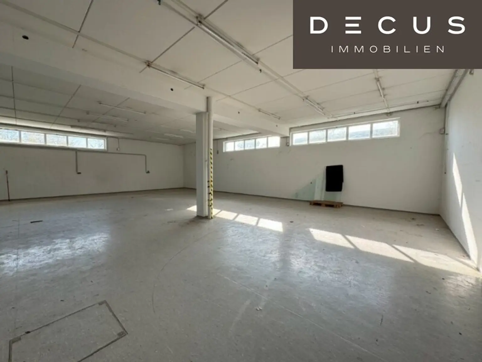 + + + BETRIEBSOBJEKT KNOTEN INZERSDORF + + + BÜRO und LAGER ca. 2.100 m² zzgl. Abstellfläche + + +