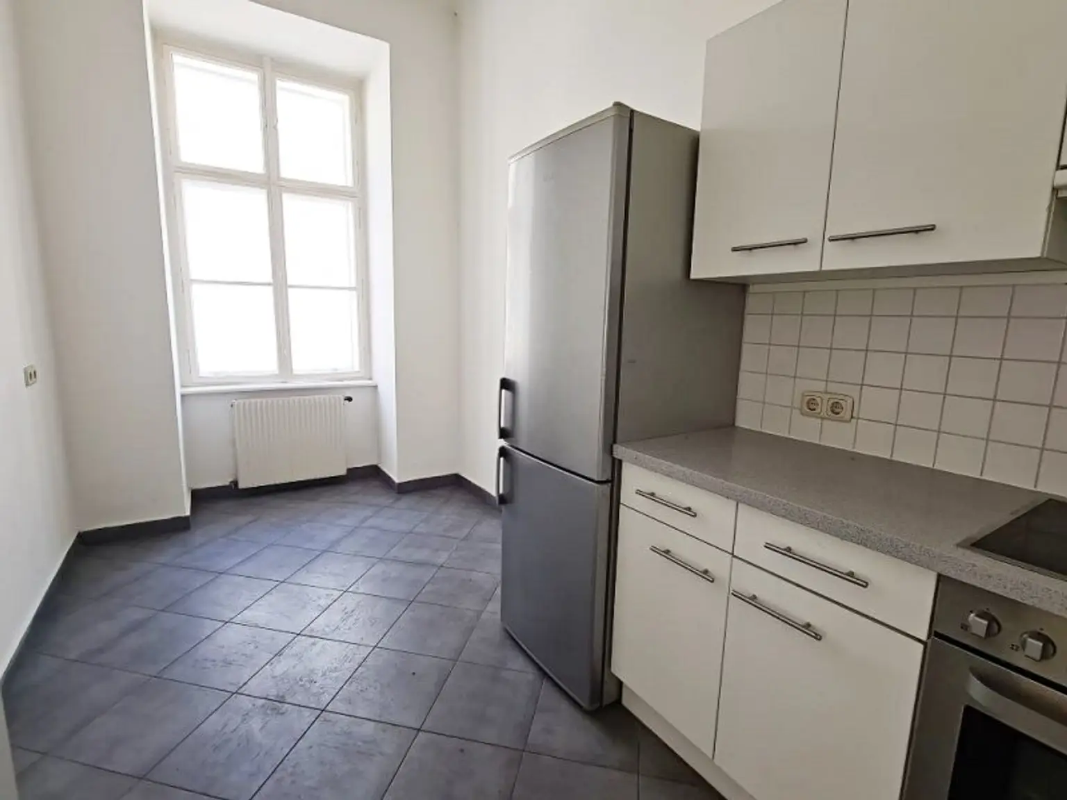 SALESIANERGASSE, teilsanierte 86 m2 Altbau, 3 Zimmer, Küche, Wannenbad, Parketten, 2. Liftstock, Botschaftsviertel