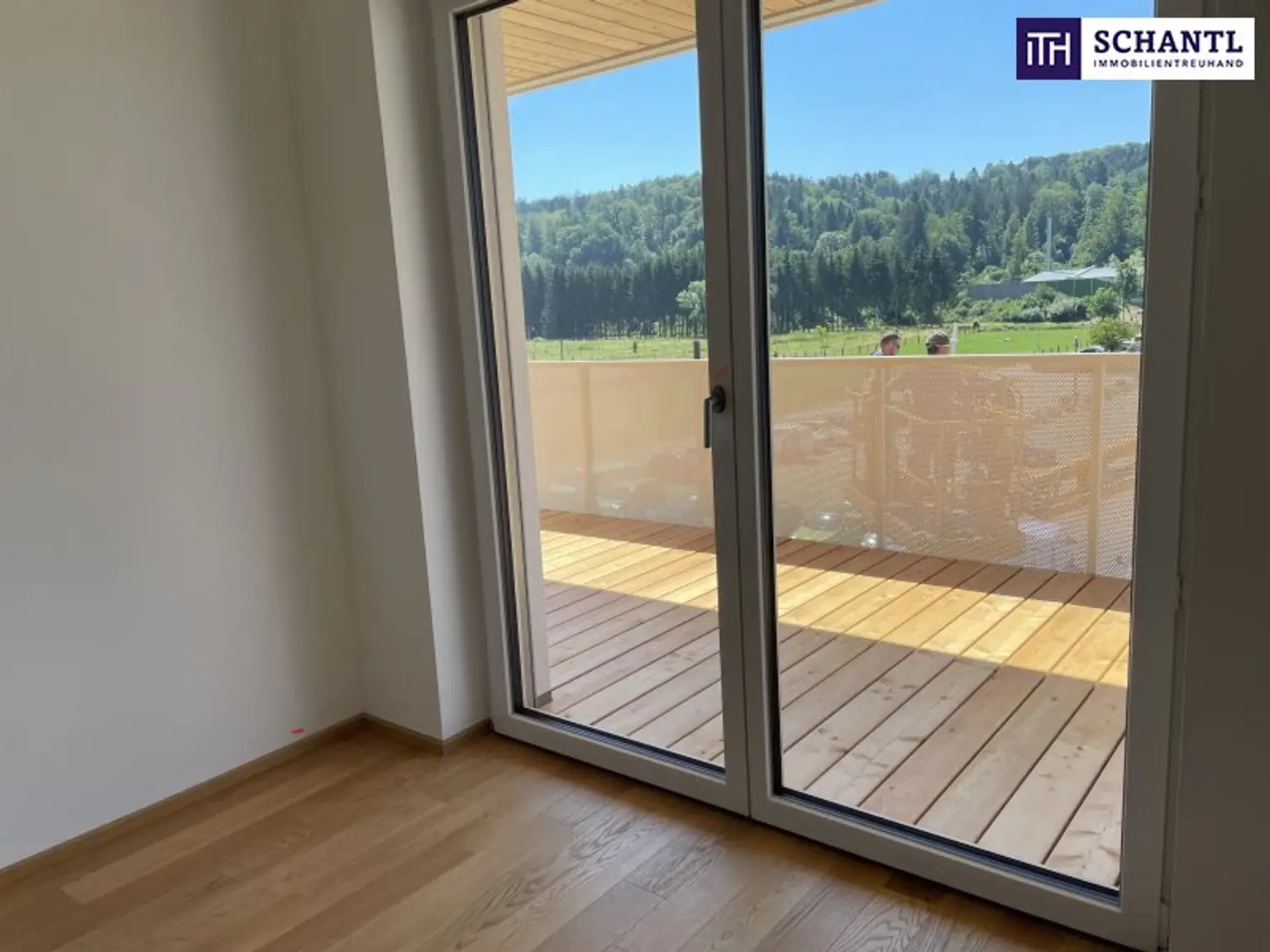 RIESIGE DACHTERRASSE + HOCHWERTIGE AUSSTATTUNG + SÜD/WEST Ausrichtung! + Tiefgarage! Nur 7 Min. von Graz entfernt!!