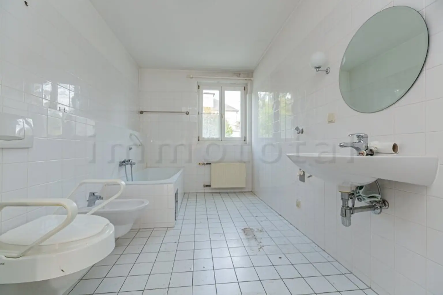 Dornbach - Pointengasse: Großzügige Terrassenwohnung mit unverbaubarem Grünblick