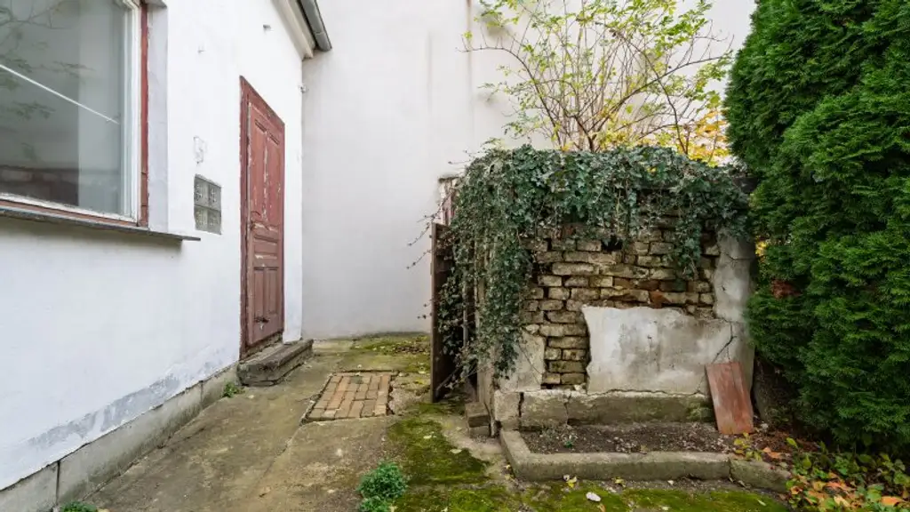 Sanierungsbedürftiges Ein / Zweifamilienhaus in Kerngebiet von Gänserndorf