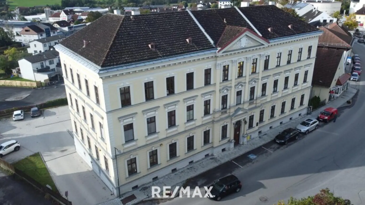 Charakteristisches Zinshaus im Ortszentrum