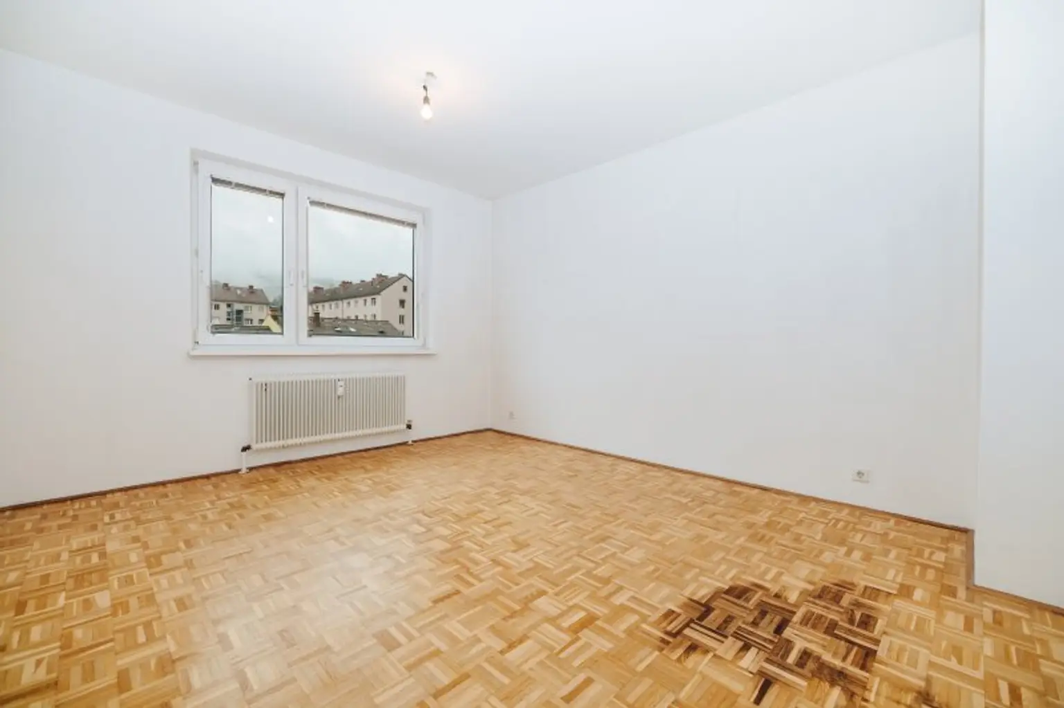 SANIERUNGSOBJEKT MIT POTENZIAL I PROVISIONSFREI I DIREKT AN DER MUR I SÜD-LOGGIA I LIFT I RUHIGE LAGE I PROJEKT WOHNEN