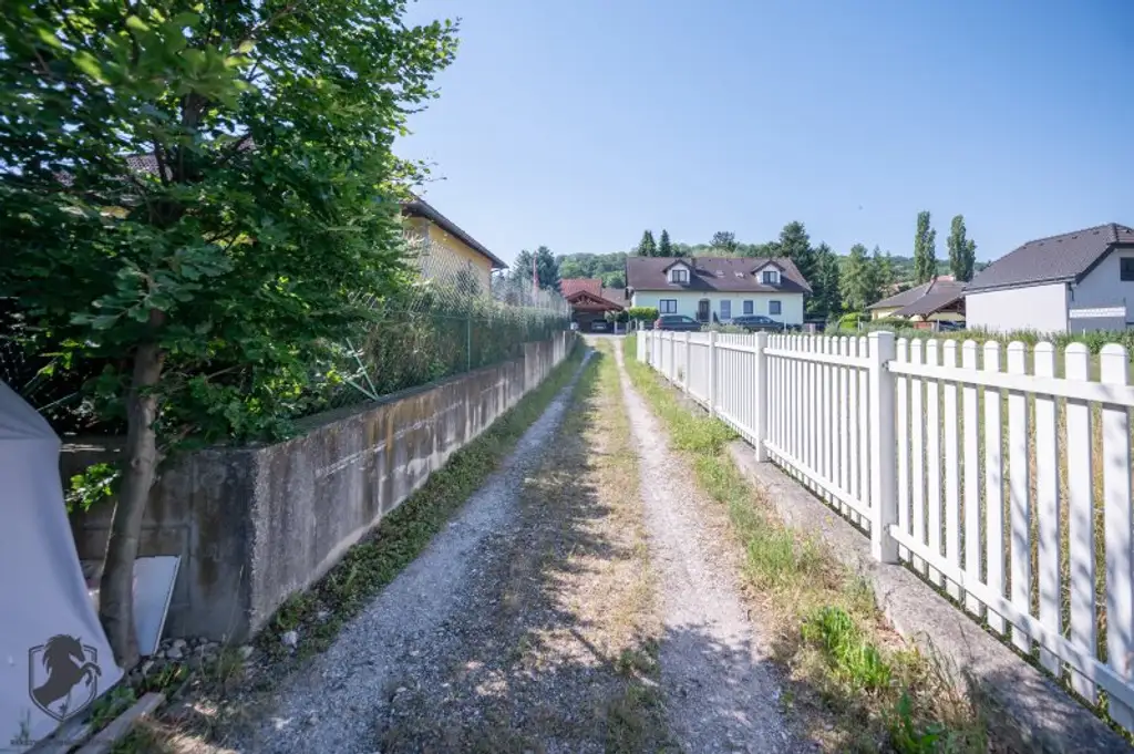 Exklusives Niedrigenergie-Einfamilienhaus mit Vollkeller auf 1.008 m² Grundstück in ruhiger Bestlage von Pixendorf