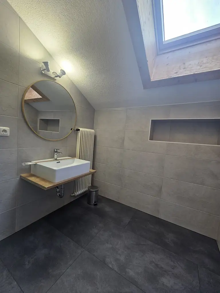 MIETE - Renovierte 3 Zimmerwohnung mit Balkon -  inkl. aller Betriebskosten