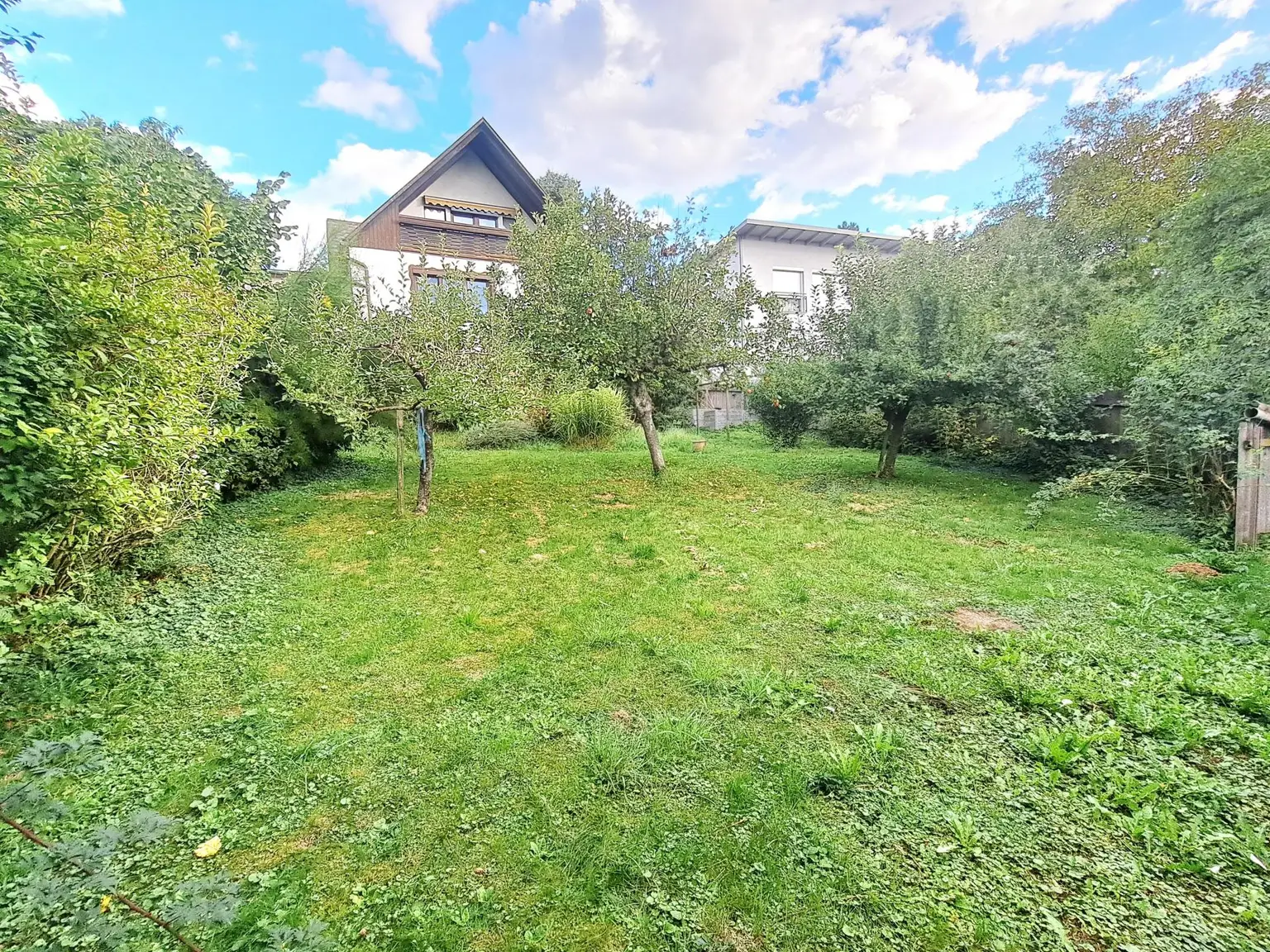 2 GETRENNTE WOHNEINHEITEN IN EINEM HAUS