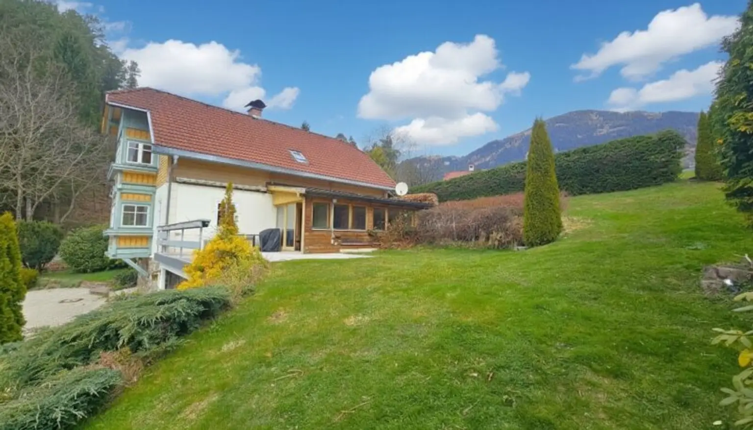 Außenansicht - Garten - Haus - Millstatt - kaufen - KI_generiert-Himmel