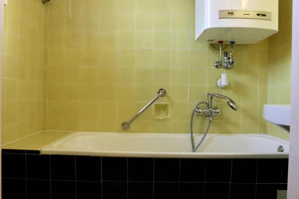 "2 Zimmer Renovierungsjuwel!"