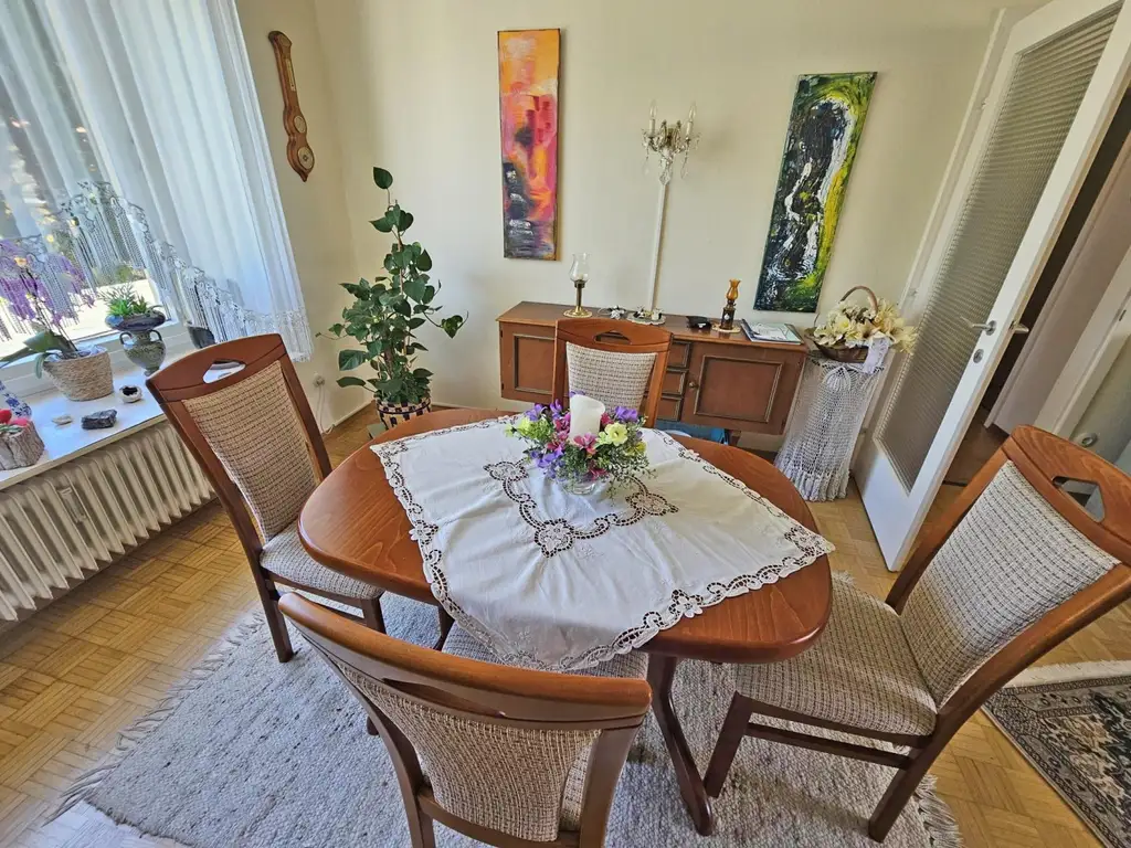 3 Zimmer, mit Loggia , Carport