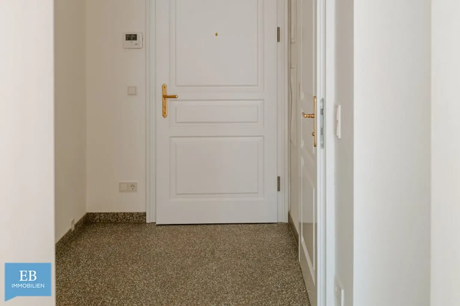 ALTBEWÄHRT TRIFFT AUF AVANTGARDE - Schöne Garconniere im 8ten Bezirk!