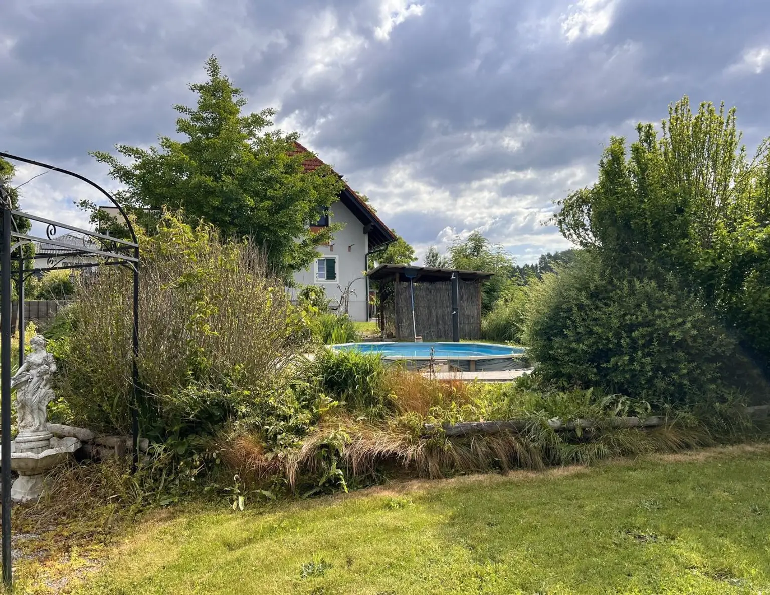 Ruhig gelegenes Wohnhaus für Naturliebhaber mit viel Platz zum Genießen.