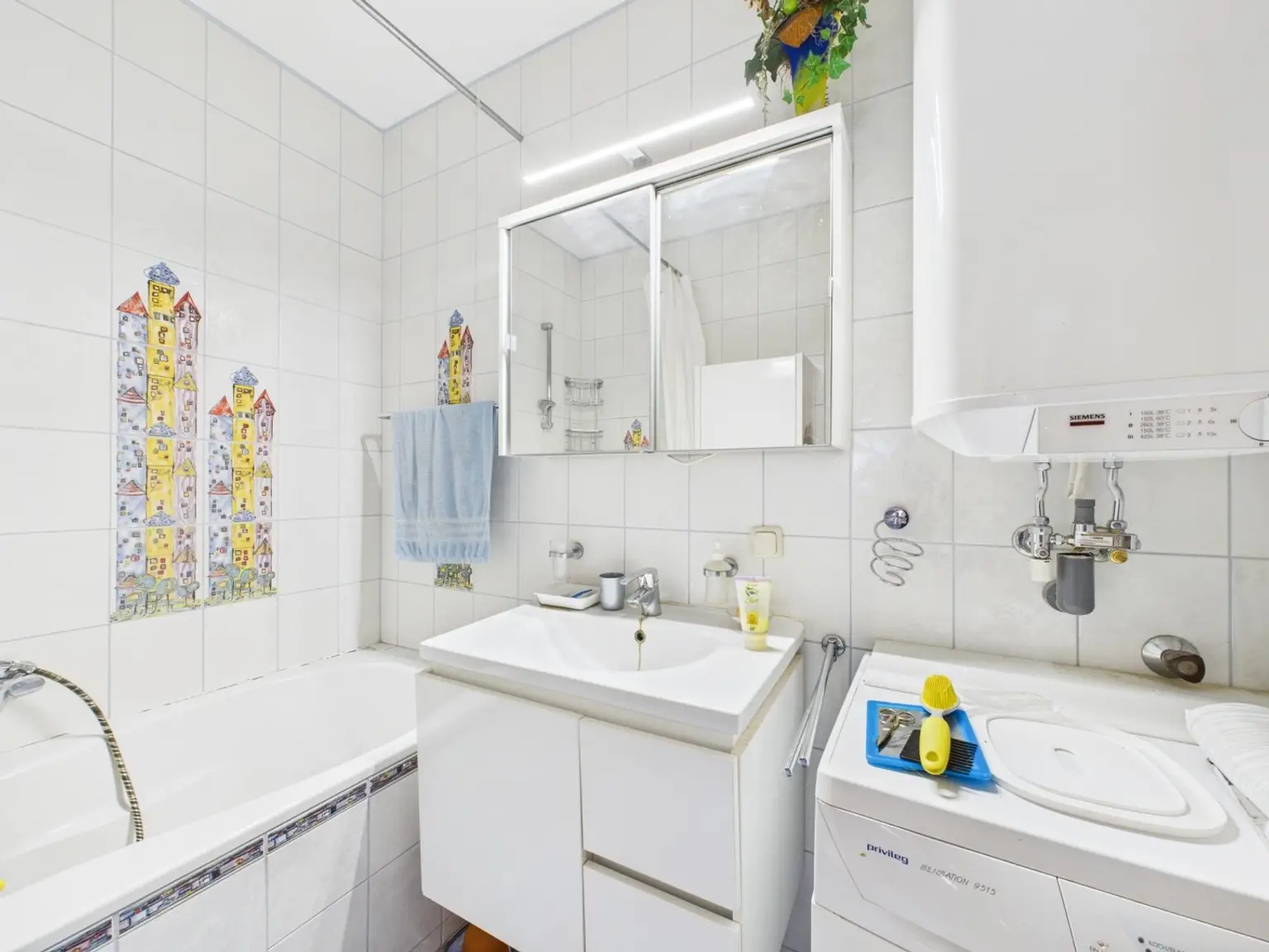 CAM04191G0-PR0073-STILL004